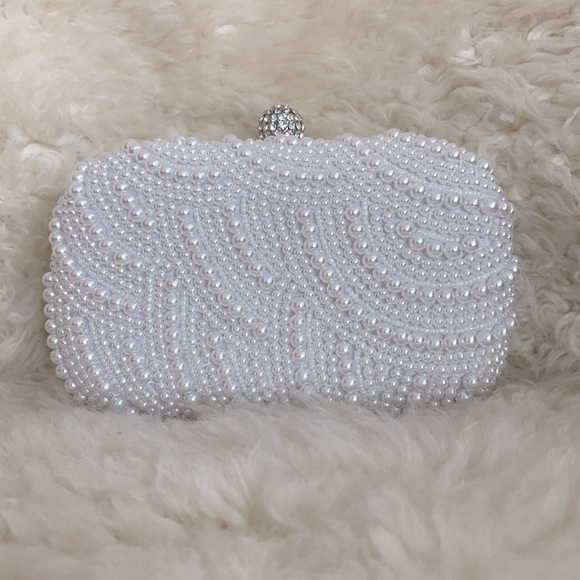 SOLD Pearl beaded clutch with crystal accent - Picture 1 of 4
